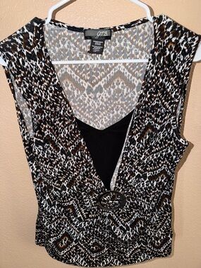 Sleeveless V-Neck Top in Black and Brown